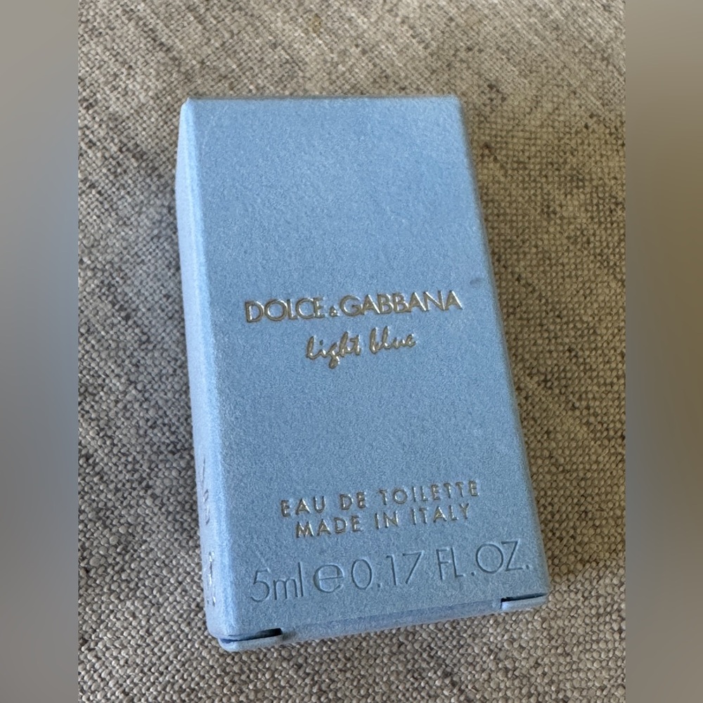 Dolce & Gabbana Light Blue deluxe sample travel
0.17 SZ bottle LEMON CEDARWOOD